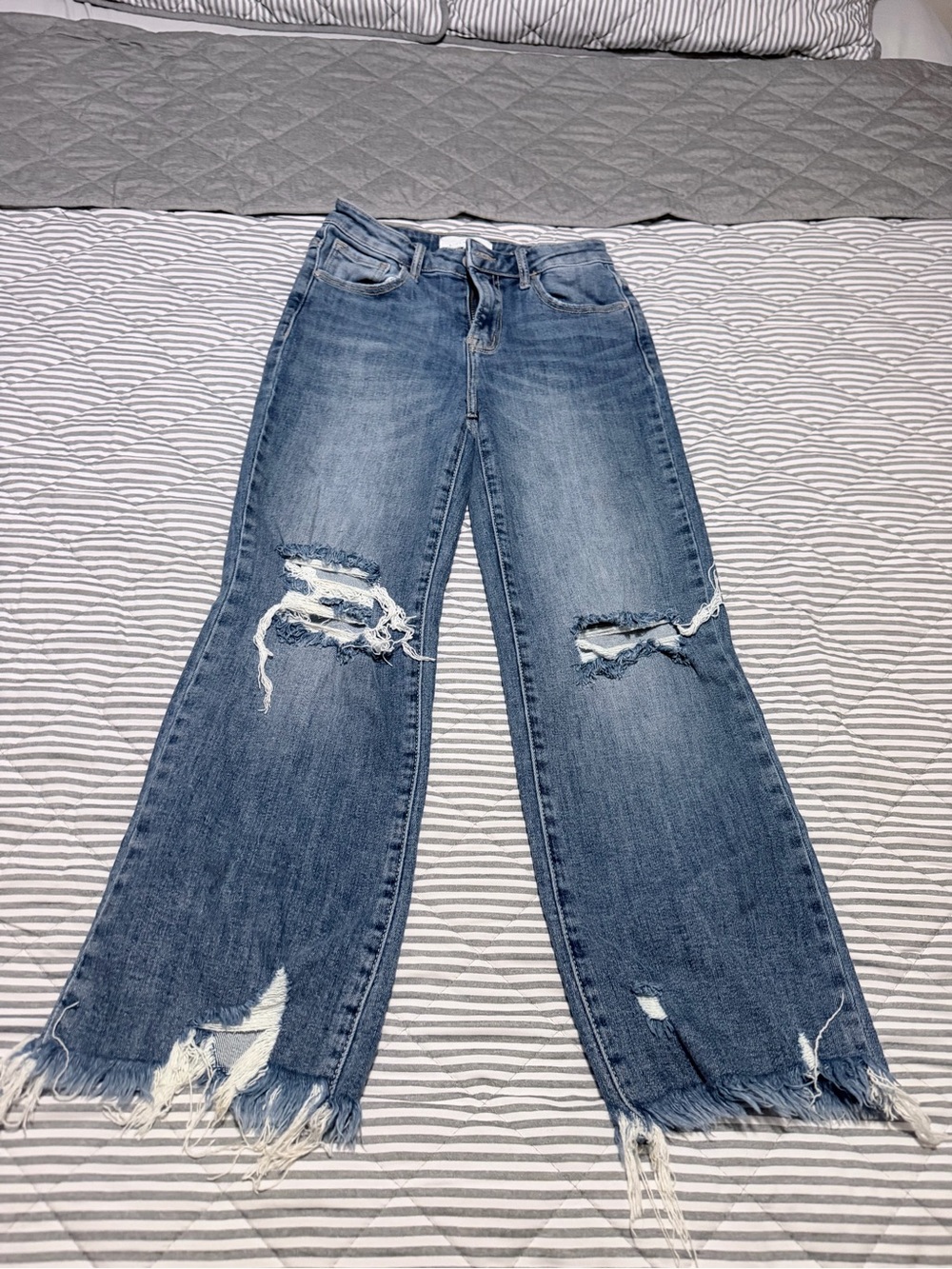 Distressed Light Blue Wide-Leg Jeans with Frayed Hem